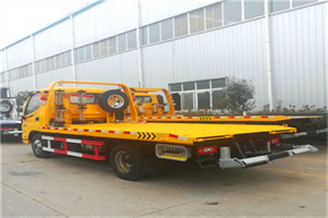 长武附近拖车救援搭电